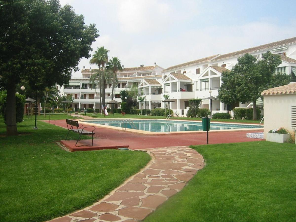Chalet Adosado En Urbanizacion Con Precioso Jardin Денія Екстер'єр фото