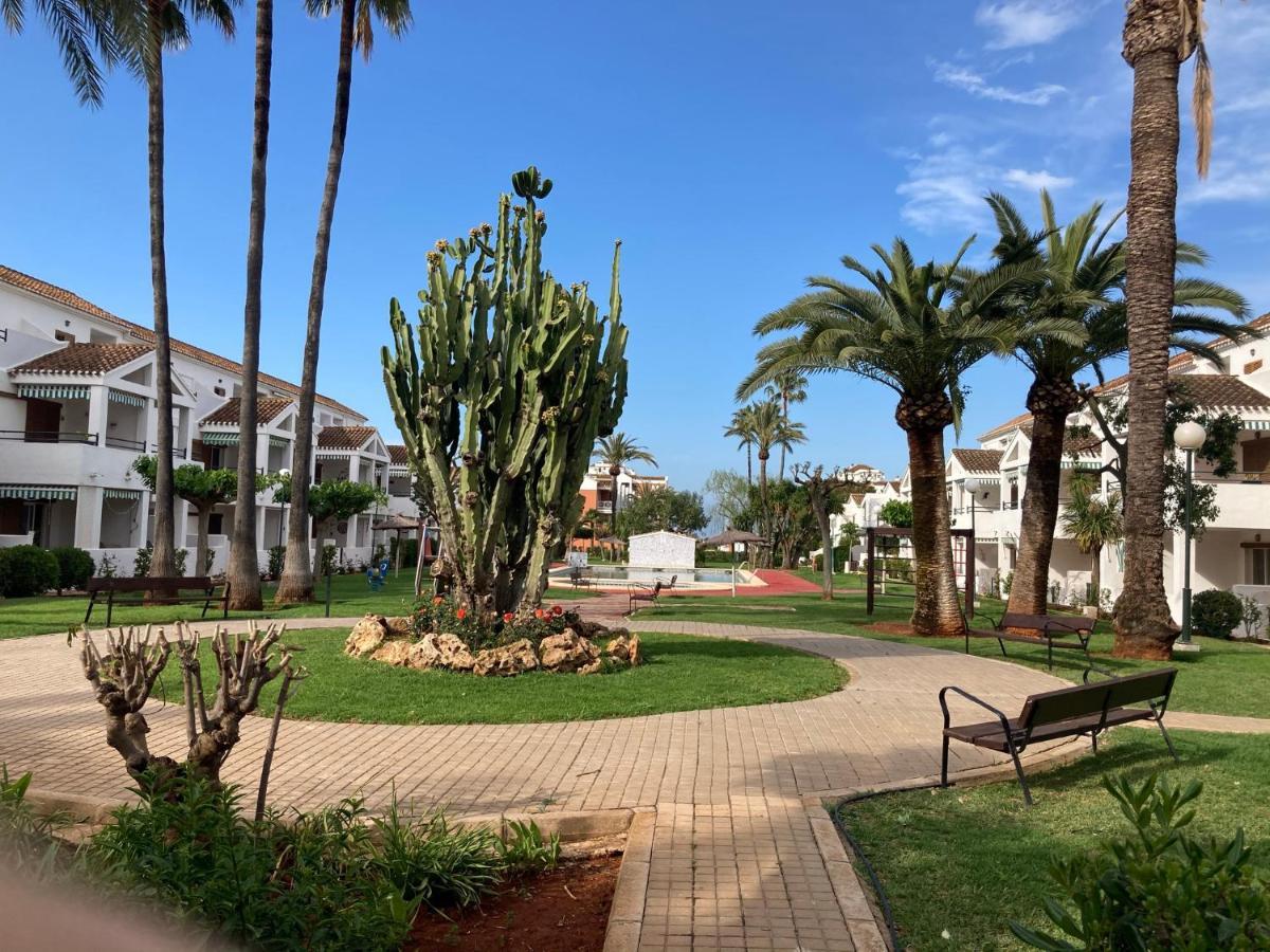 Chalet Adosado En Urbanizacion Con Precioso Jardin Денія Екстер'єр фото