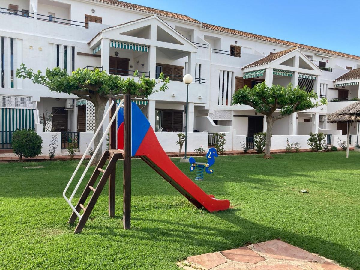 Chalet Adosado En Urbanizacion Con Precioso Jardin Денія Екстер'єр фото