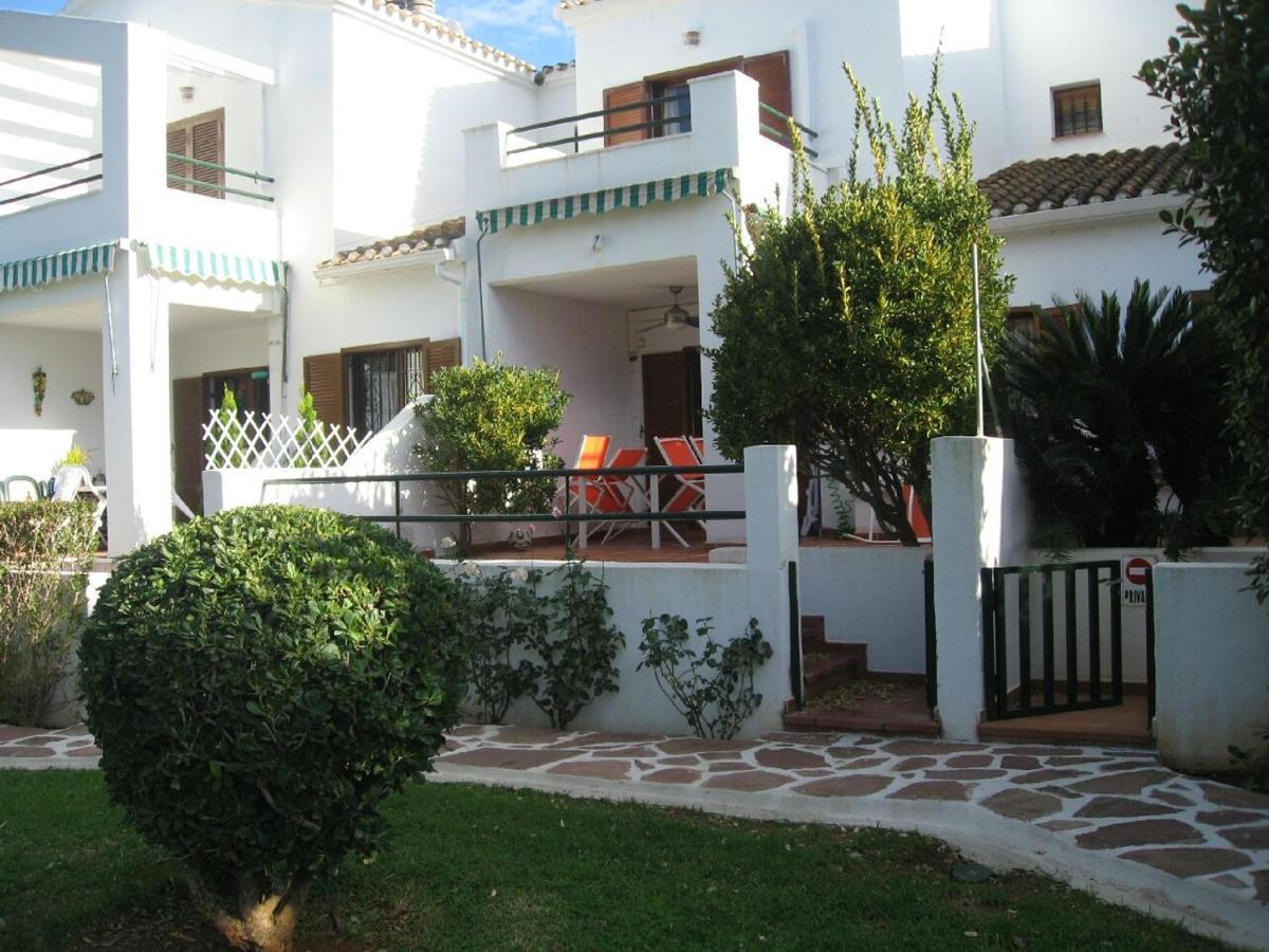 Chalet Adosado En Urbanizacion Con Precioso Jardin Денія Екстер'єр фото