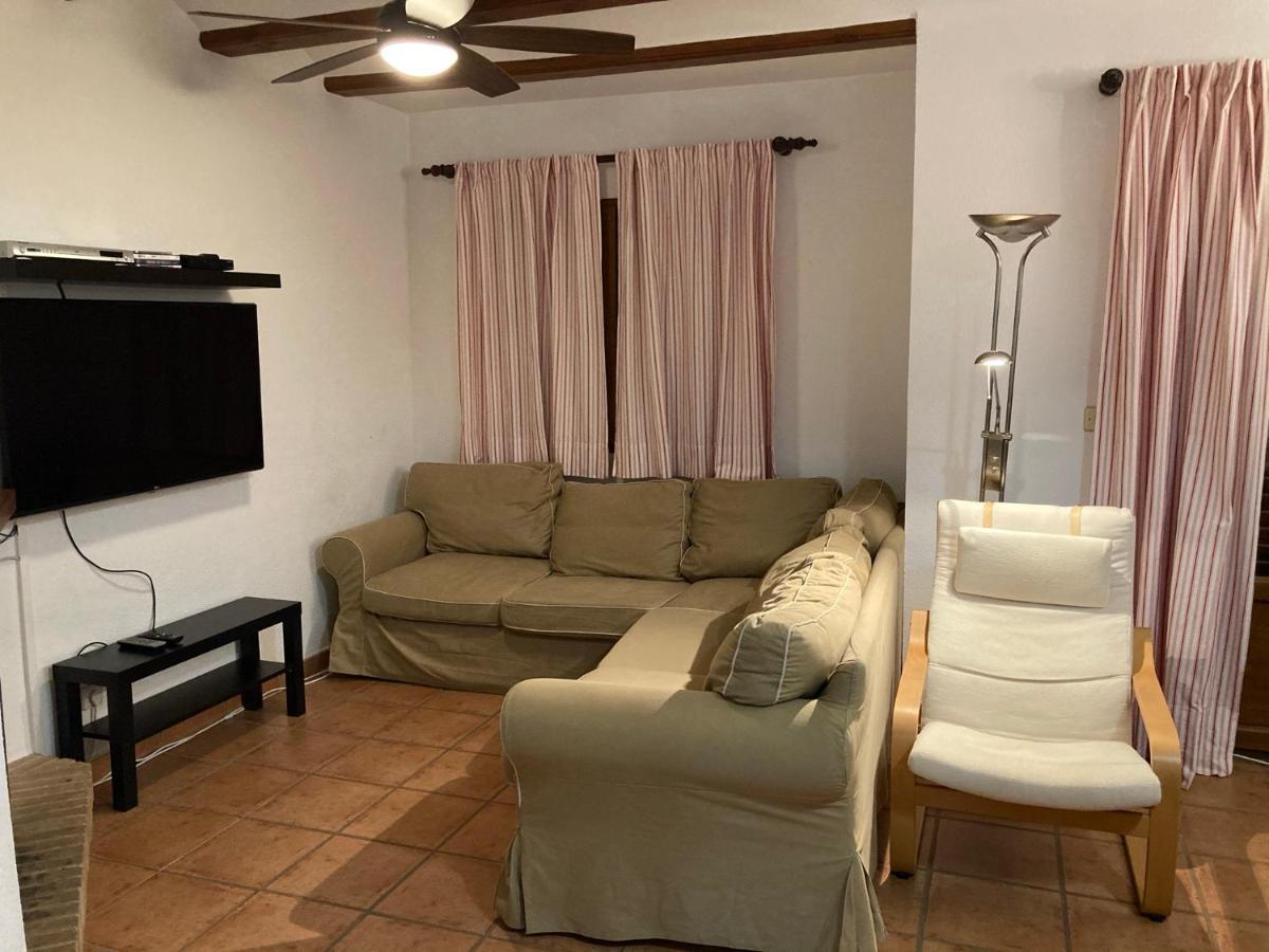 Chalet Adosado En Urbanizacion Con Precioso Jardin Денія Екстер'єр фото